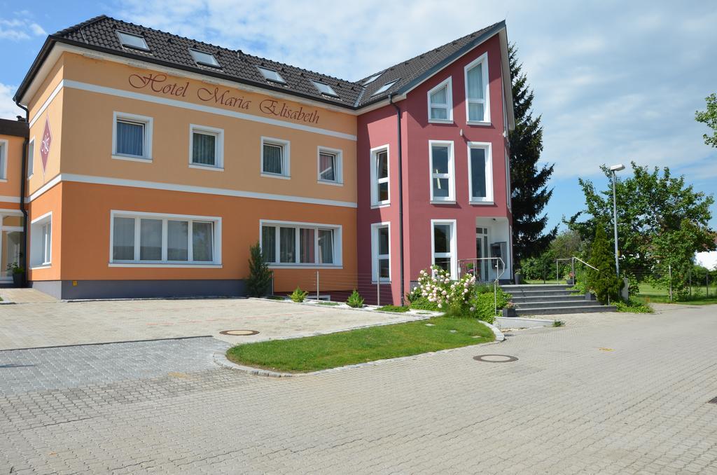 Hotel Maria Gramatneusiedl Exterior photo